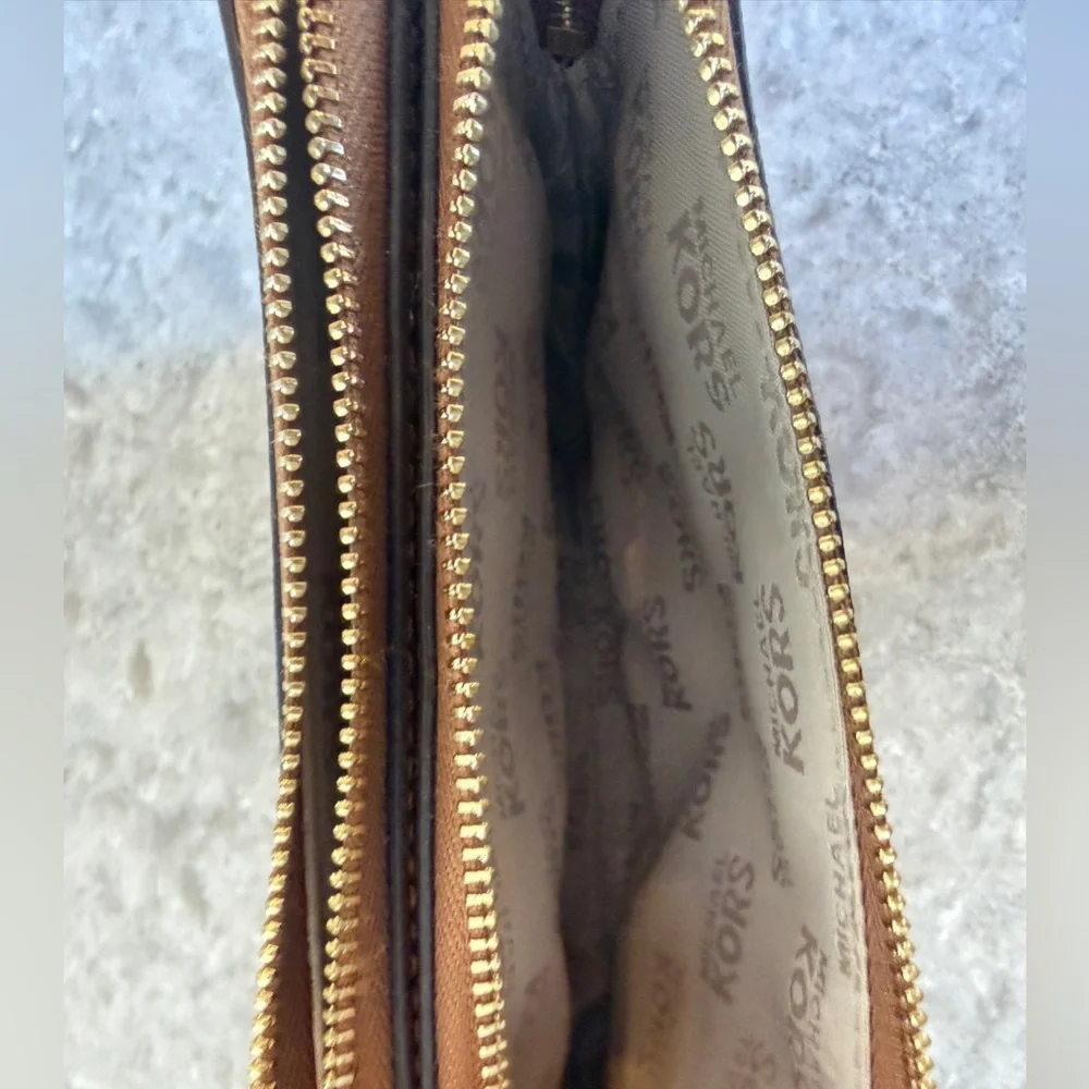 Like New Michael Kors Jet Set Double Zip/Gusset Wristlet, Dark Khaki/Dark Tan